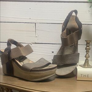 OTBT Brown Wedge Sandals with Chunky Design